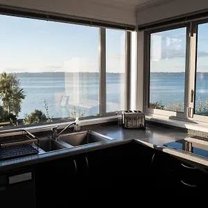 Serenity Lakeview Retreat Holiday home